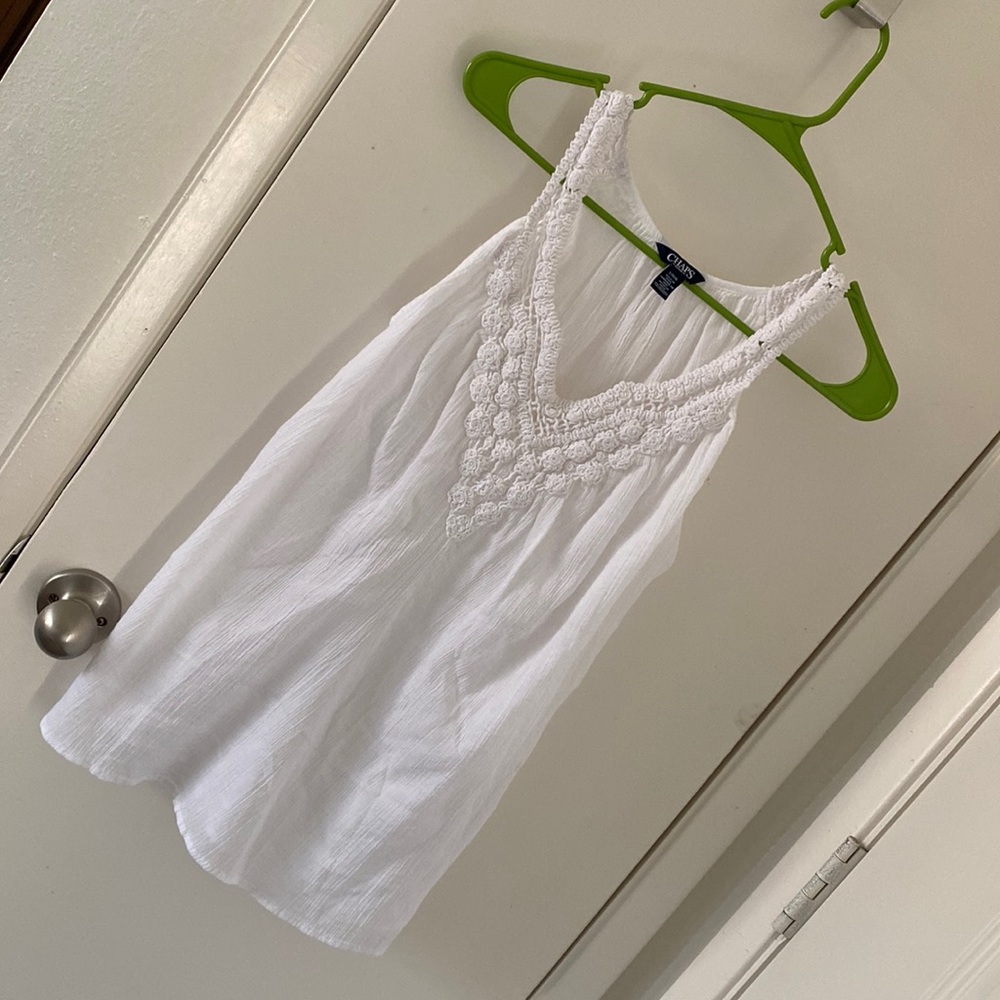 Adorable sleeveless gauze top
